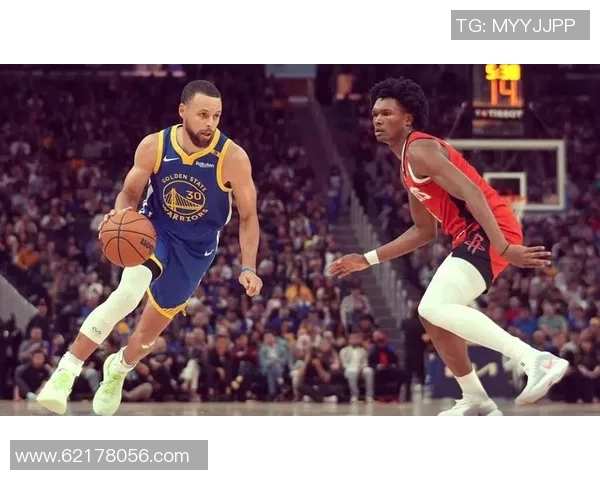 火箭队与勇士队激战正酣现场直播精彩瞬间全程跟踪报道 火箭队与勇士队激战正酣现场直播精彩瞬间全程跟踪报道